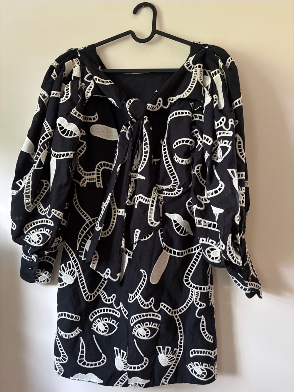 Farm Rio Richelieu Faces Black Neckline Mini Dress black and white XS puff - Picture 6 of 8